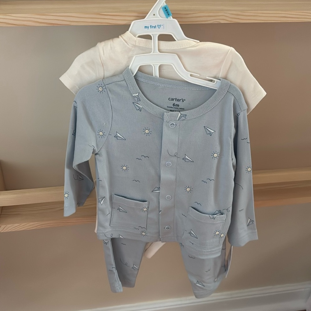 NWT 3 piece Carter’s paper airplane set